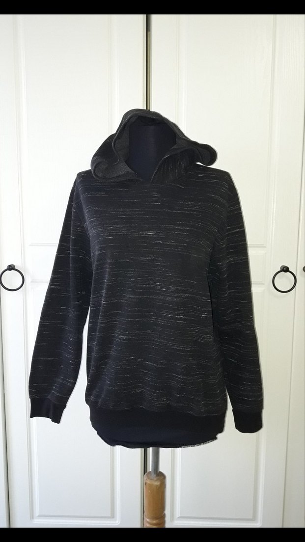 Siyah kapüşonlu sweatshirt - Görsel 3