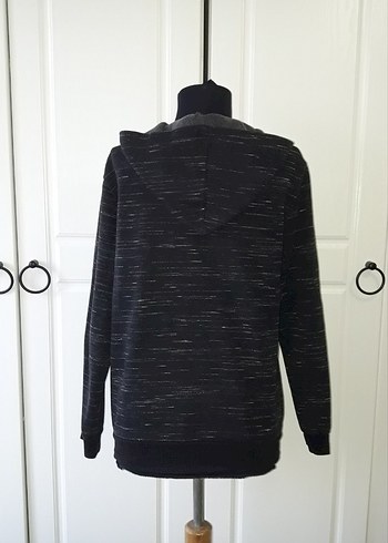 Siyah kapüşonlu sweatshirt - Görsel 3