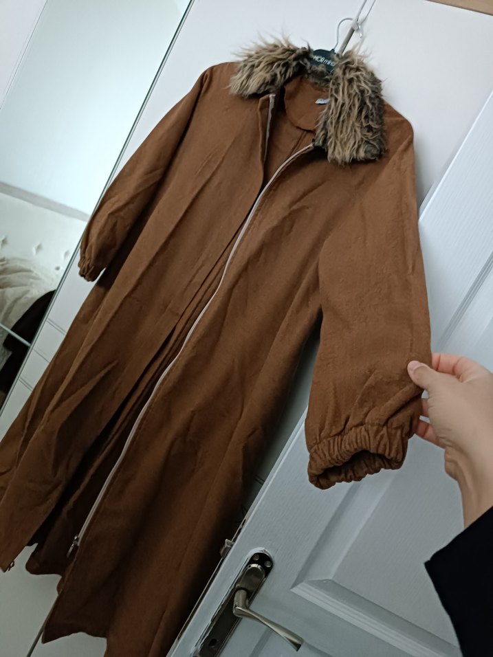 Kahverengi Kürklü Yaka Detaylı Kaban - Görsel 2