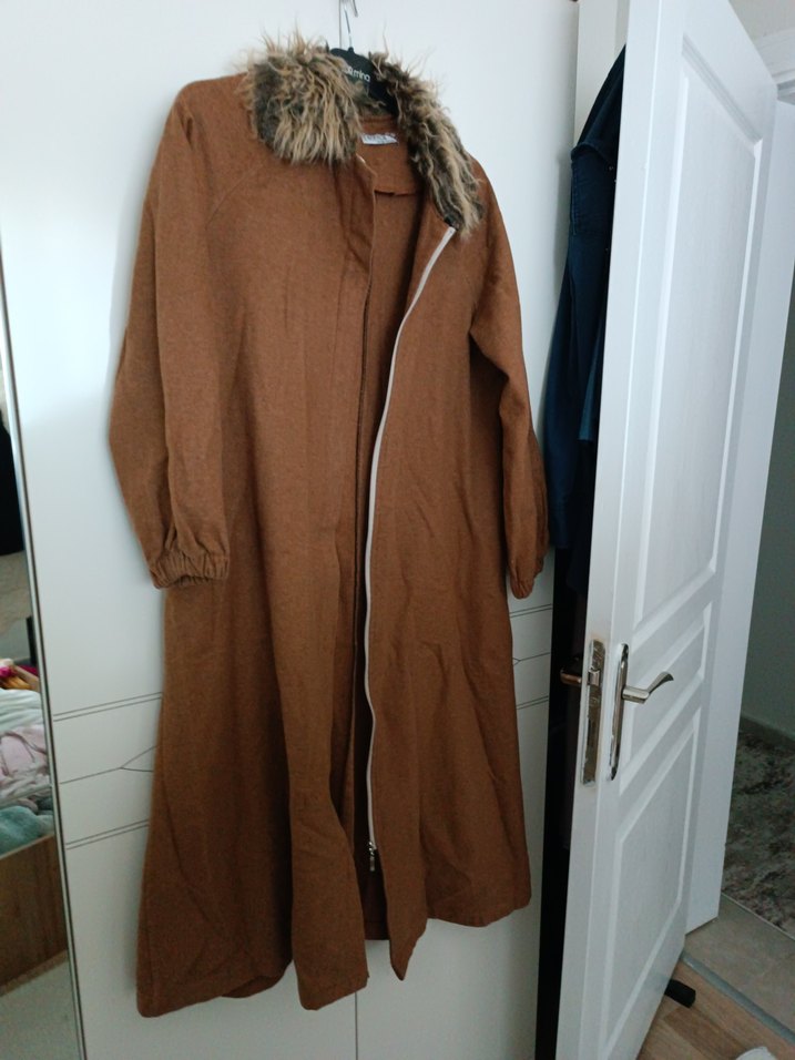 Kahverengi Kürklü Yaka Detaylı Kaban - Görsel 3