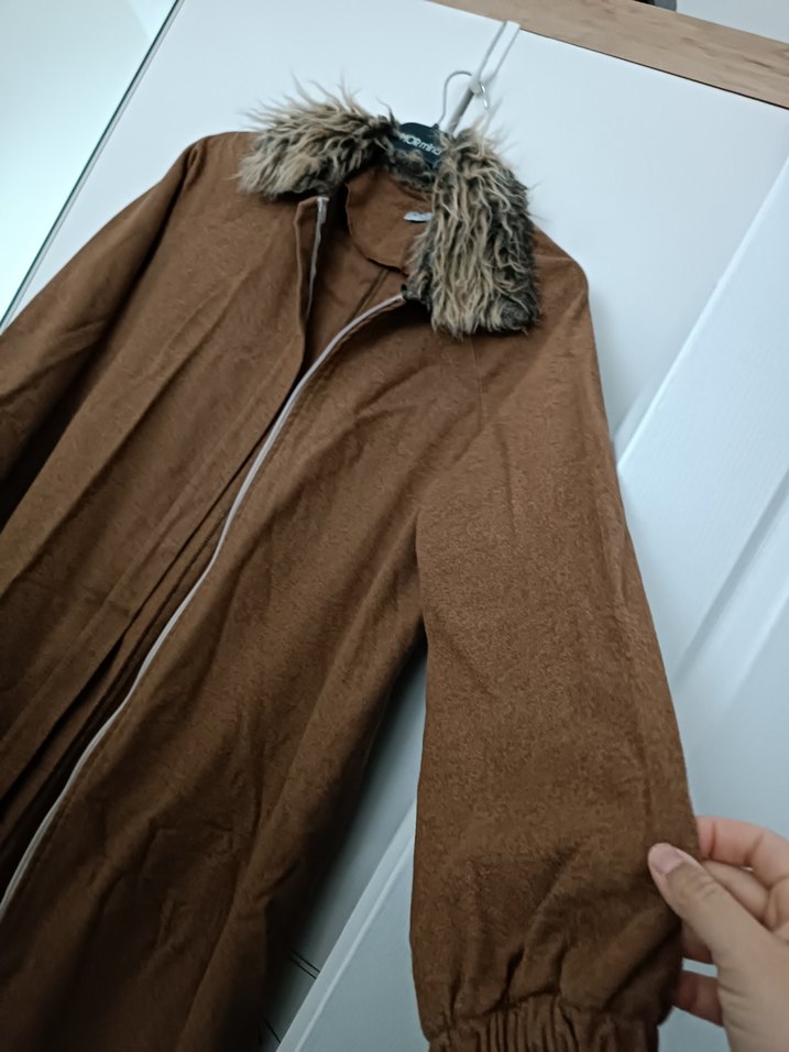 Kahverengi Kürklü Yaka Detaylı Kaban - Görsel 4