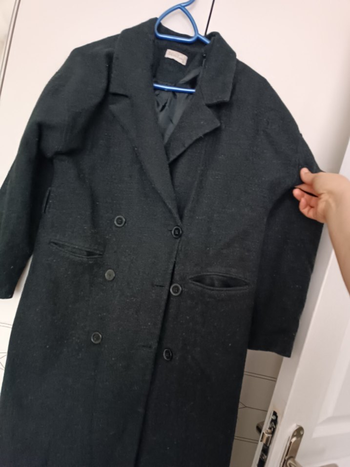 Siyah Çift Düğmeli Uzun Kaban - Görsel 4