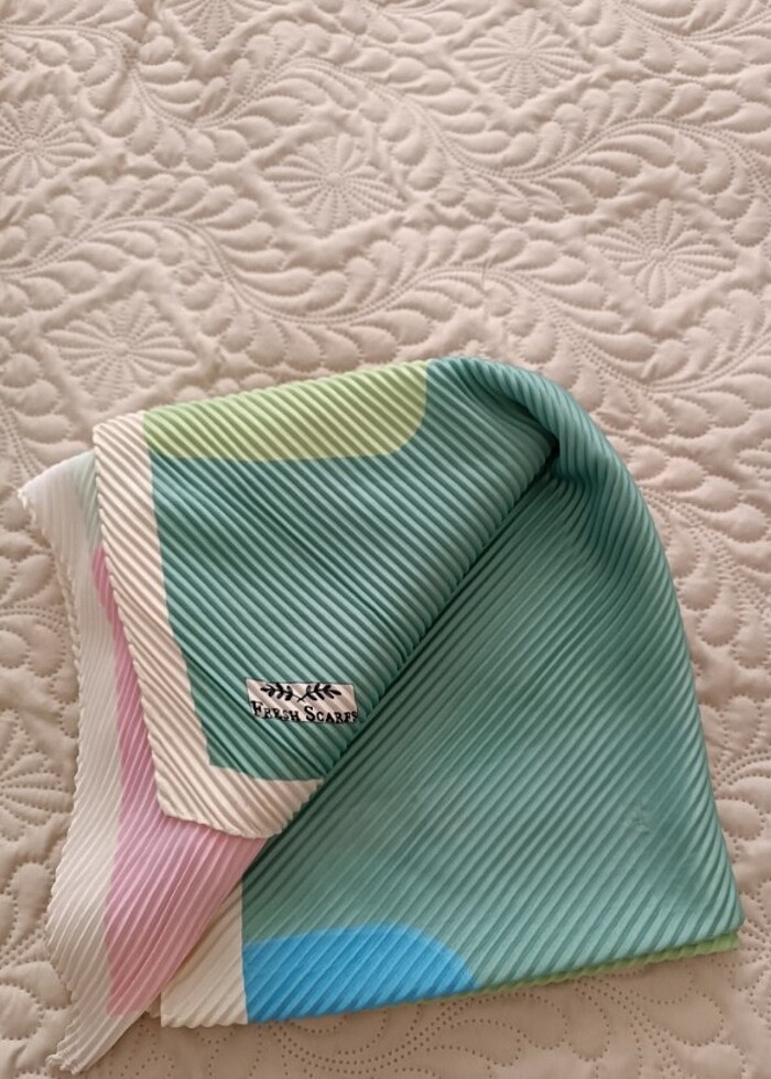 Piliseli eşarp - Görsel 3