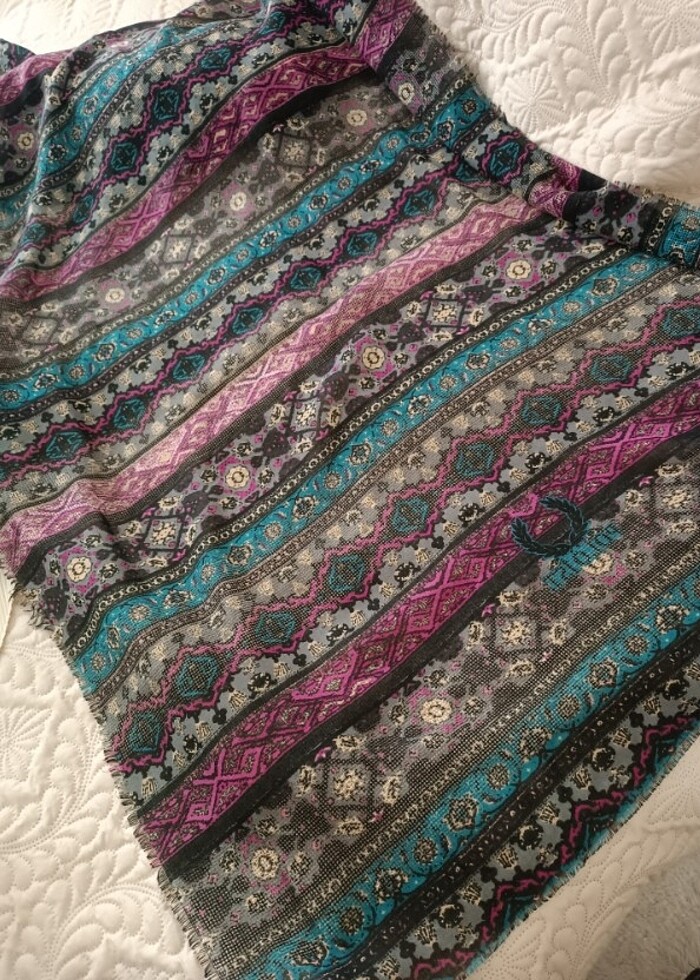 Desenli Şal - Görsel 2