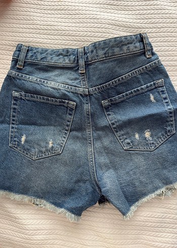 Yırtık Mini Kot Şort - Görsel 3