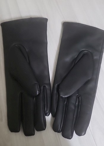 BershkaDüğmeli Siyah Deri Kadın Eldiveni - Görsel 3