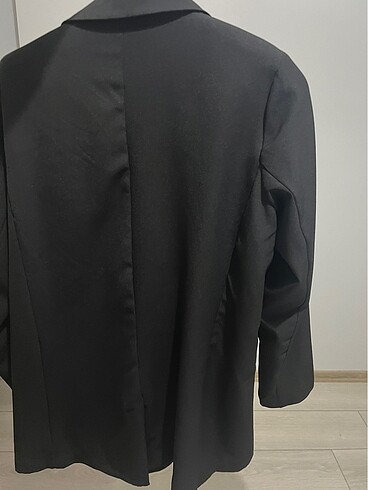 40 Beden siyah Renk Bir kaç kere kullanıldı oversive blazer