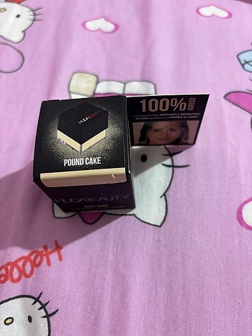 Huda Beauty poundcake pudra