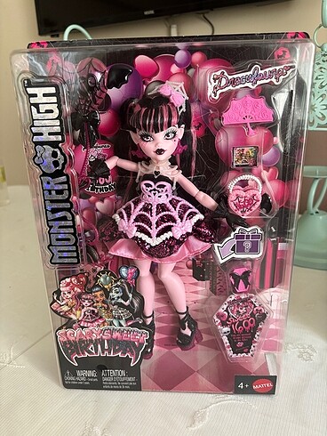 Scary Sweet Birthday Draculaura