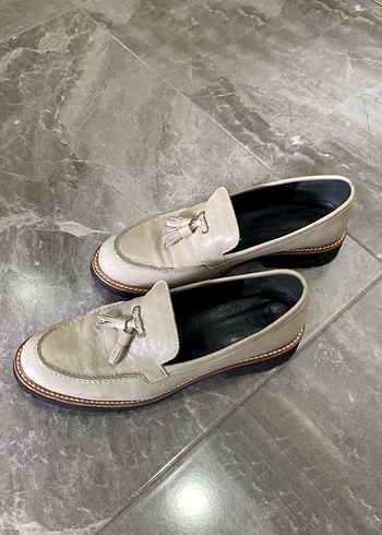 Bej Deri Püsküllü Kadın Dolgu Topuklu Loafer