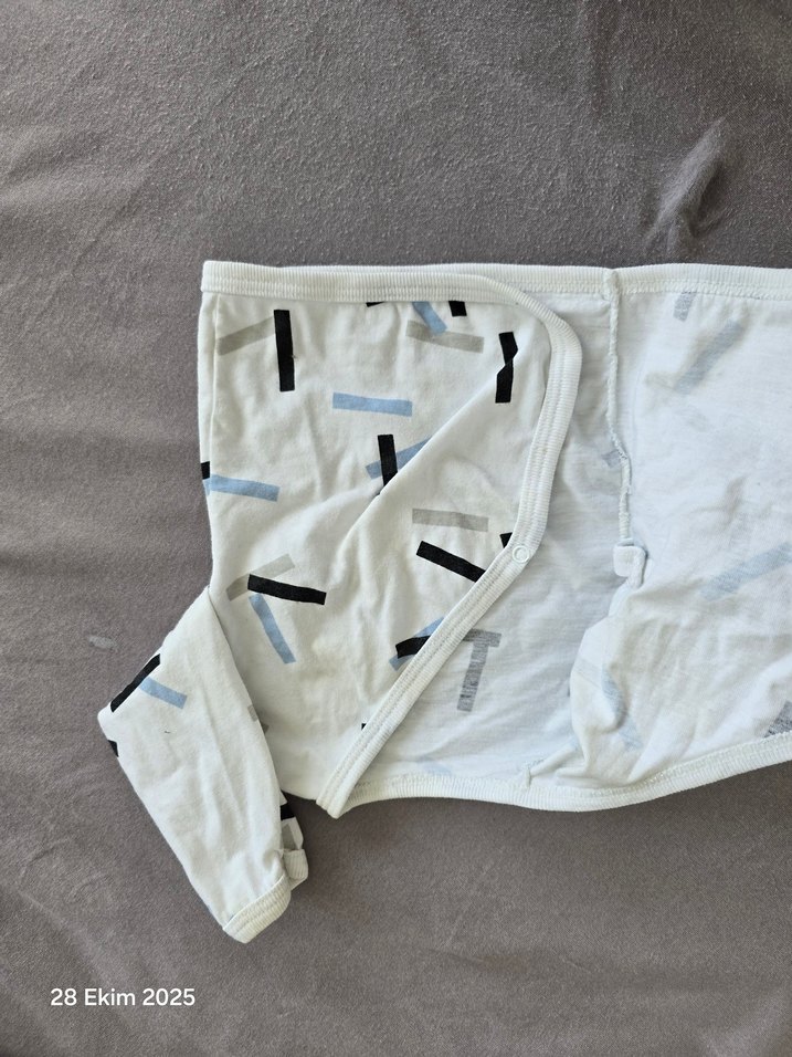 Uzun Kollu Beyaz Bebek Hastane Kıyafeti - Görsel 3