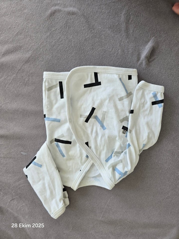 Uzun Kollu Beyaz Bebek Hastane Kıyafeti - Görsel 2