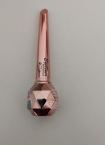 Roesia Rose Cosmetics eyeliner 