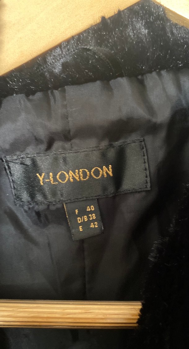 Siyah Yılan Desenli Kürklü Kadın Yelek - Görsel 3