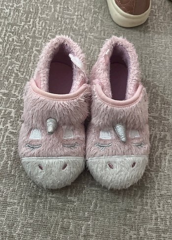 Kızlar için Pembe Kürklü Nakışlı Ev Terliği - Görsel 4