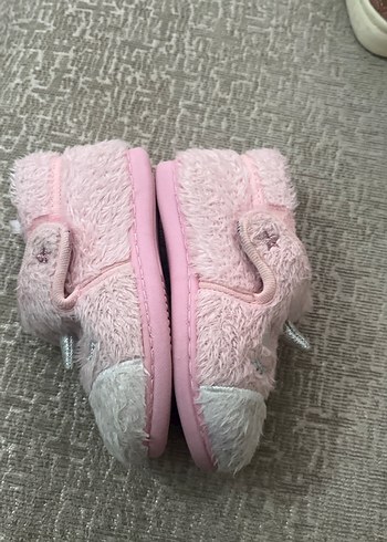 Kızlar için Pembe Kürklü Nakışlı Ev Terliği - Görsel 3