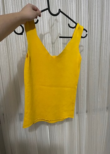 Sarı V Yaka Kadın Atlet