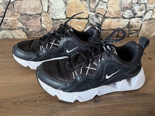 37,5 Beden siyah Renk Nike spor ayakkabı