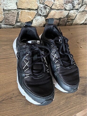 37,5 Beden Nike spor ayakkabı