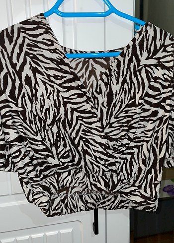 Diğer V Yaka Zebra Desenli Mini Bluz