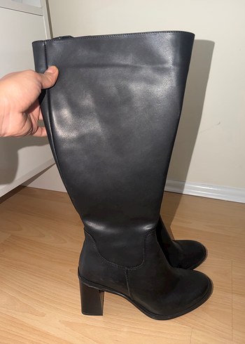 Siyah Tokalı Dizüstü Kadın Bot - Görsel 3