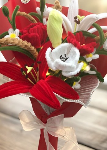 El Yapımı Şönil Kırmızı Çiçek Buketi - Görsel 2