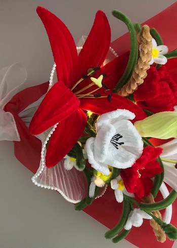 El Yapımı Şönil Kırmızı Çiçek Buketi - Görsel 3