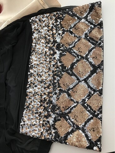 Ayhan marka Kolsuz Şifon Pullu kısa siyah-gold Abiye Elbise - Görsel 5