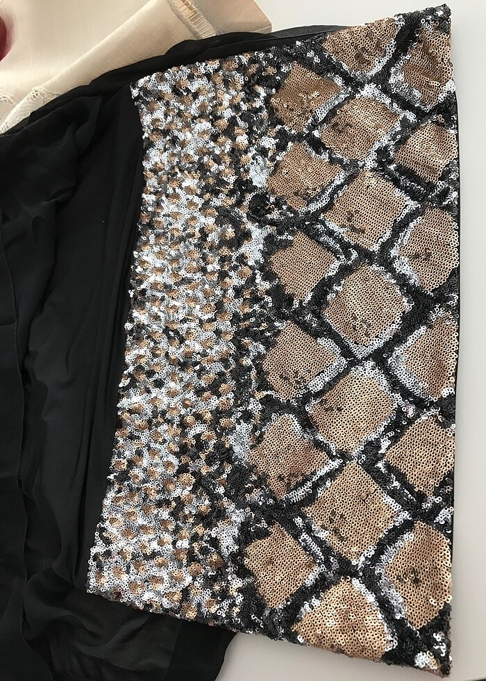 Ayhan marka Kolsuz Şifon Pullu kısa siyah-gold Abiye Elbise - Görsel 5