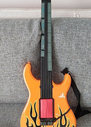 Oyuncak gitar sesli