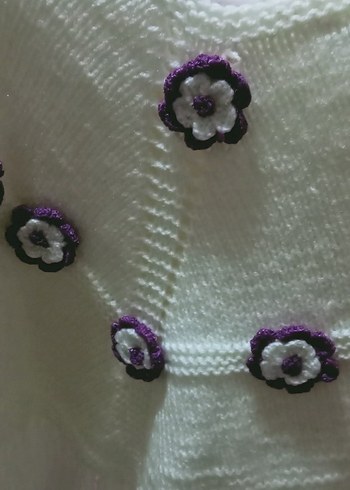 Kız Çocuk Beyaz Nakışlı Örgü Pelerin - Görsel 2