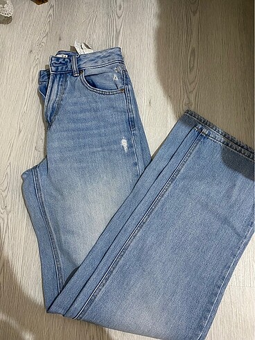 34 Beden mavi Renk Stradivarius jean