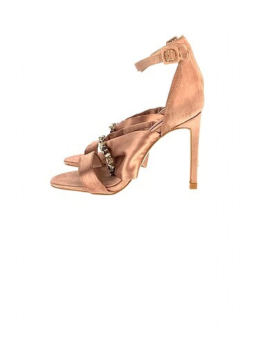 Zara Sandalet %70 İndirimli.