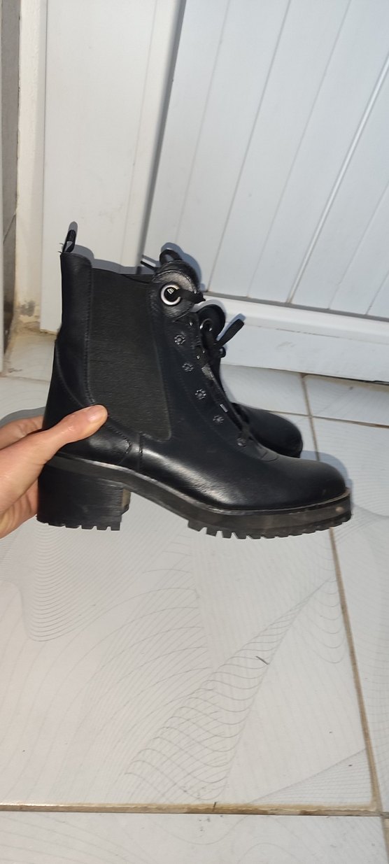 Siyah Deri Goth Tarzı Tokalı Kadın Bot - Görsel 5