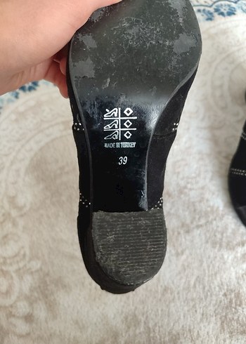 Siyah Pul Detaylı Topuklu Bot - Görsel 6