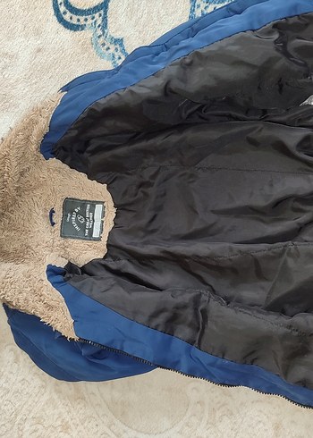 Erkek Çocuk Mavi Kapüşonlu Kürklü Mont - Görsel 5