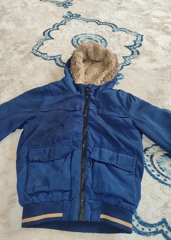 Erkek Çocuk Mavi Kapüşonlu Kürklü Mont - Görsel 2