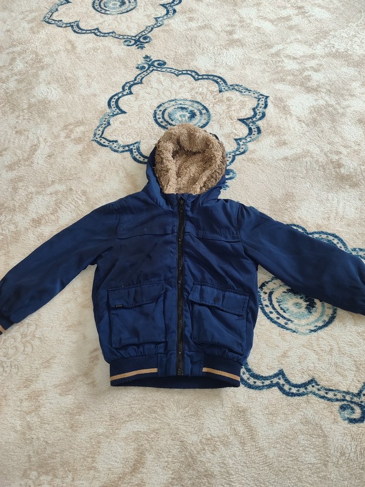 Erkek Çocuk Mavi Kapüşonlu Kürklü Mont - Görsel 3