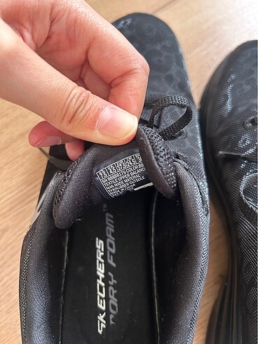 37,5 Beden Skechers spor ayakkabısı