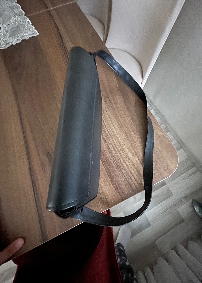 Siyah çanta - Görsel 2