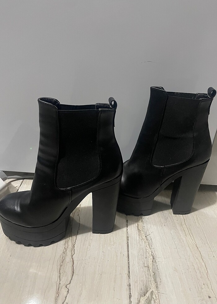 Deri kadın topuklu bot - Görsel 2