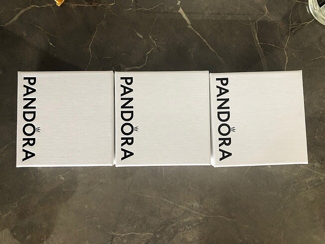 Pandora bileklik kutusu