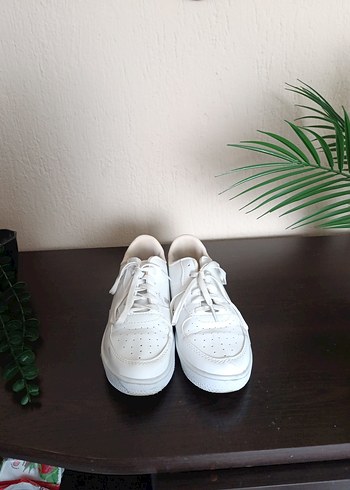 Minimalist Beyaz Kadın Spor Ayakkabı