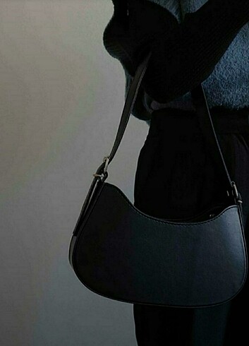 Zara Siyah kadın baguette çanta 