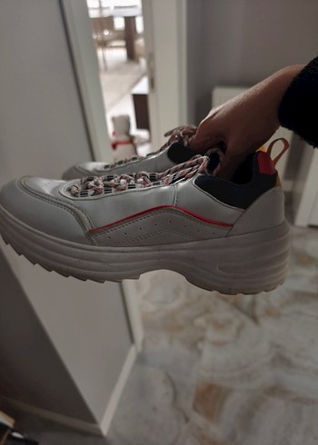 Venice Beach Sehir Stiline Uygun Kalin Tabanli Sneaker