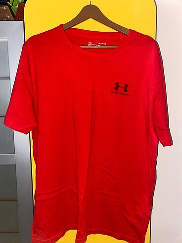 Under Armour Tshirt