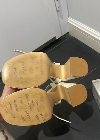 Beyaz topuklu ayakkabı - Görsel 3