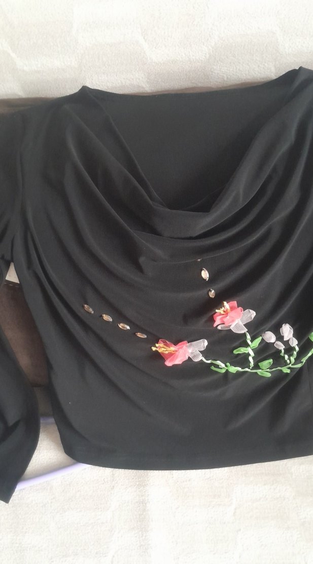 Drapeli İşlemeli Siyah Kadın Bluz - Görsel 2
