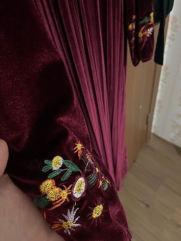 Diğer Kolları nakış detaylı elbise