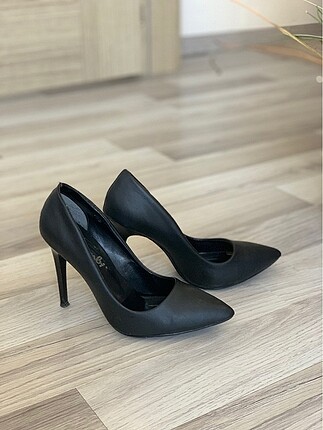 37 Beden Stiletto
